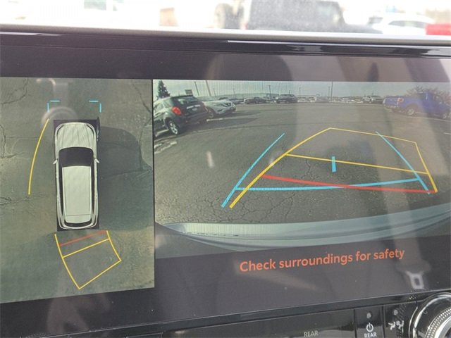 Used 2023 Toyota Highlander L image 4