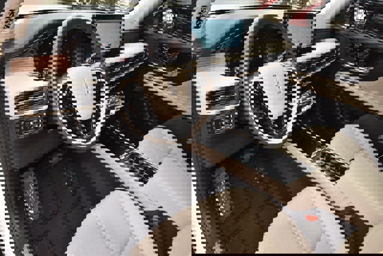 Certified 2025 Lincoln Corsair Reserve image 34