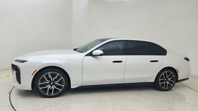 Used 2025 BMW 740i image 3