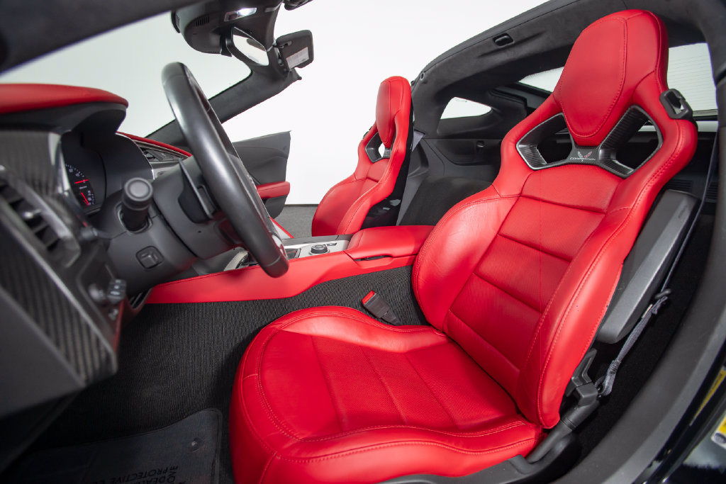 Used 2015 Chevrolet Corvette Z06 w/ 3LZ Preferred Equipment Group RWD image 3