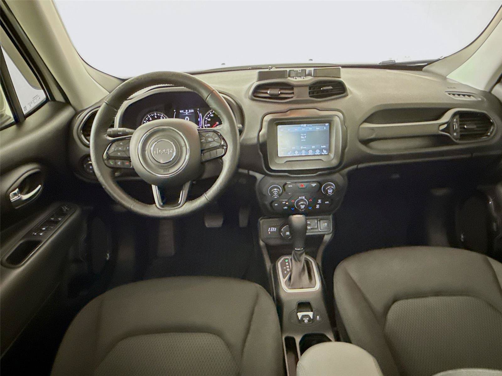 Used 2019 Jeep Renegade Altitude w/ Quick Order Package 2XM AWD/4WD image 31