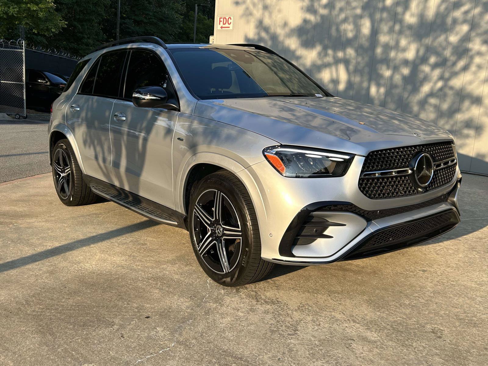 Certified 2025 Mercedes-Benz GLE 450e 4MATIC image 4