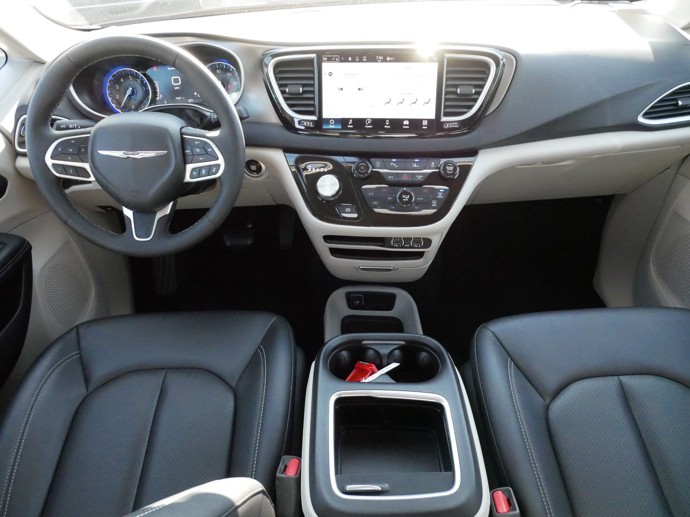 Used 2024 Chrysler Pacifica Touring-L FWD image 10