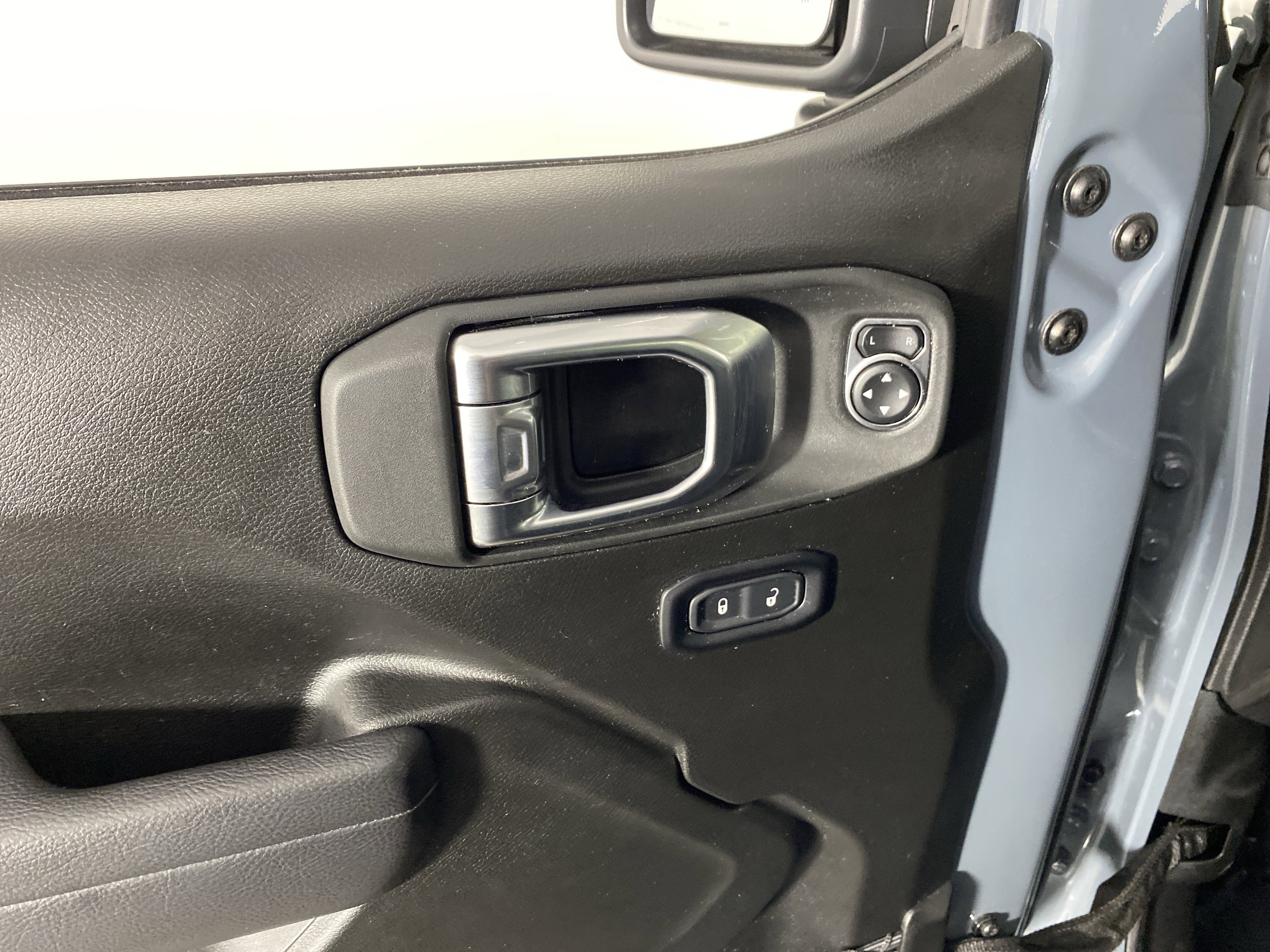 Used 2025 Jeep Wrangler Unlimited Rubicon 4xe AWD/4WD image 13