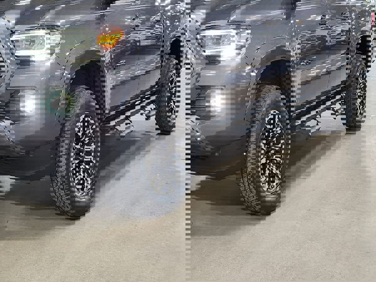 Used 2021 Toyota Tacoma TRD Sport w/ Technology Package image 17