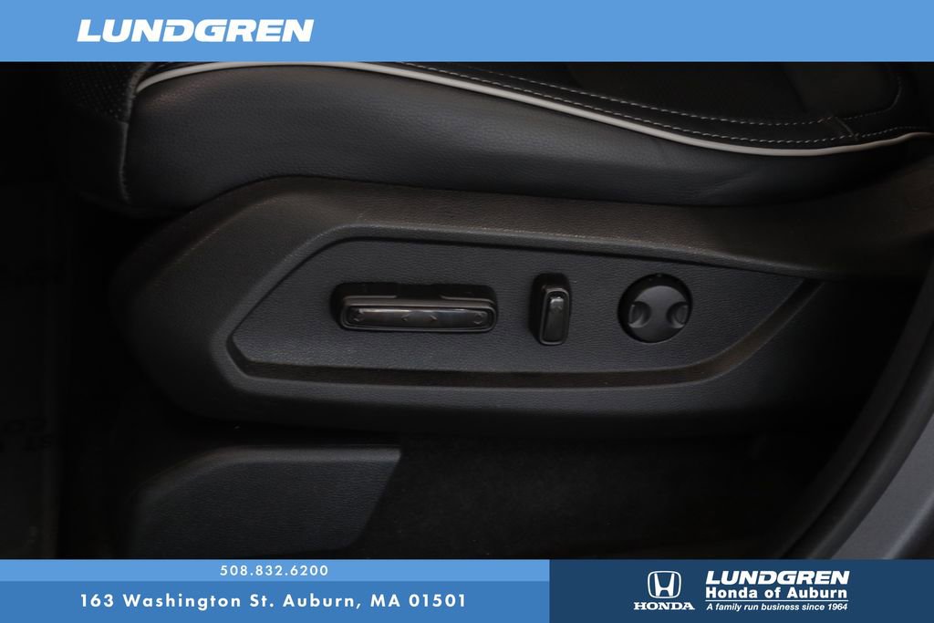 Used 2025 Honda Pilot Elite image 14