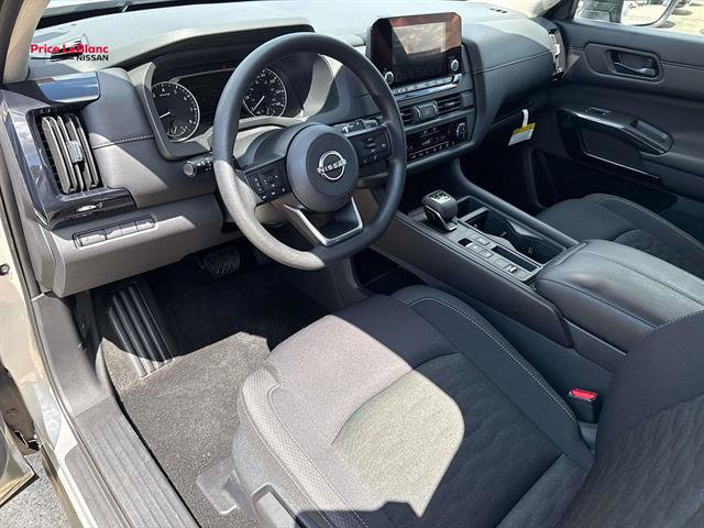 Certified 2025 Nissan Pathfinder S FWD image 19