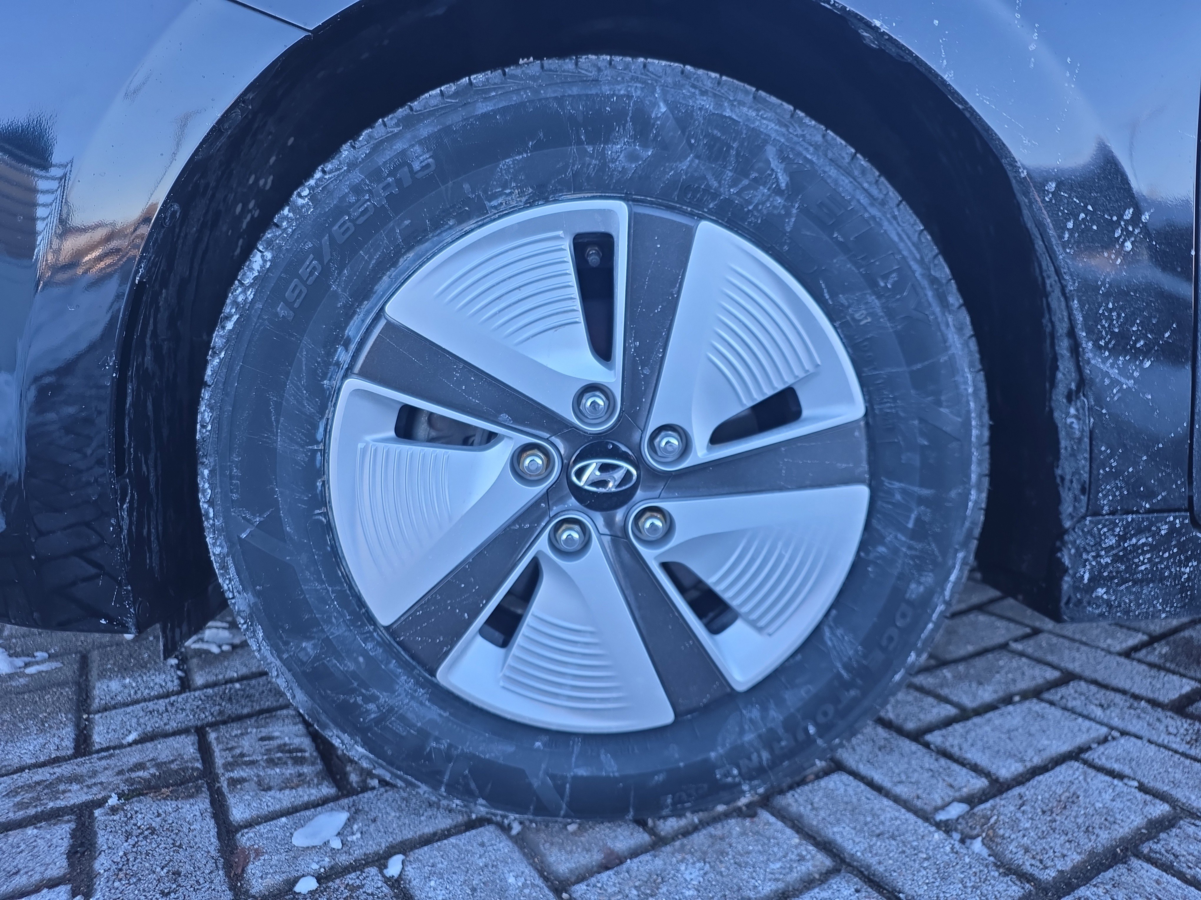 Used 2019 Hyundai Ioniq Blue image 12