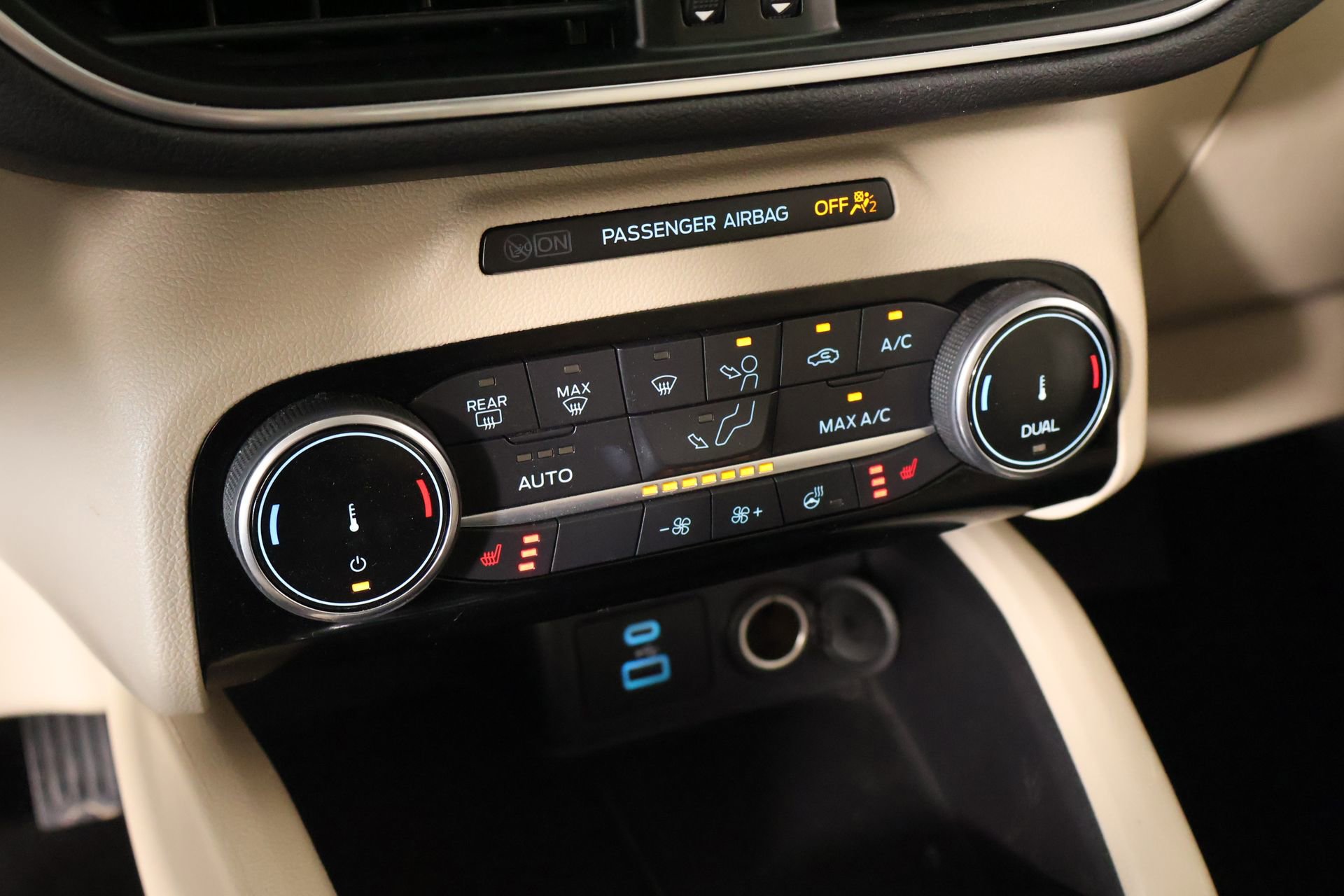 Used 2022 Ford Escape Titanium AWD/4WD image 8