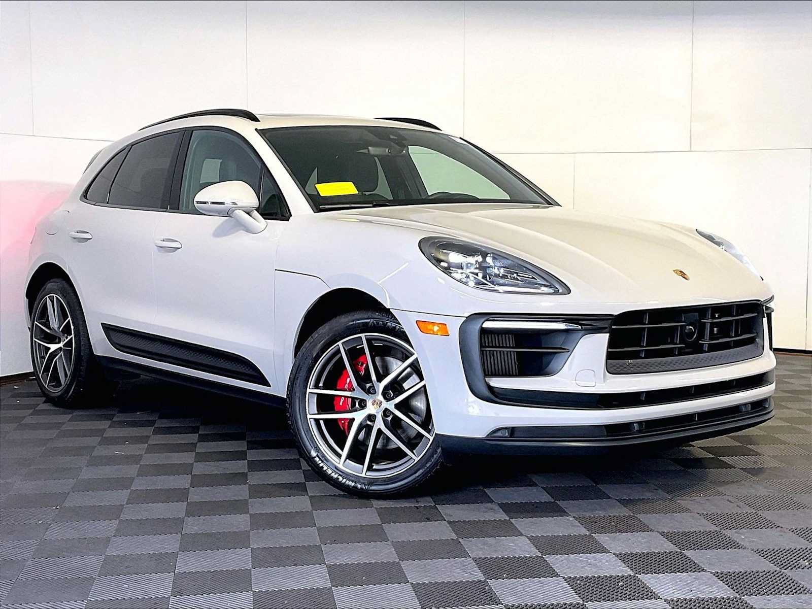 Certified 2023 Porsche Macan S AWD/4WD image 9