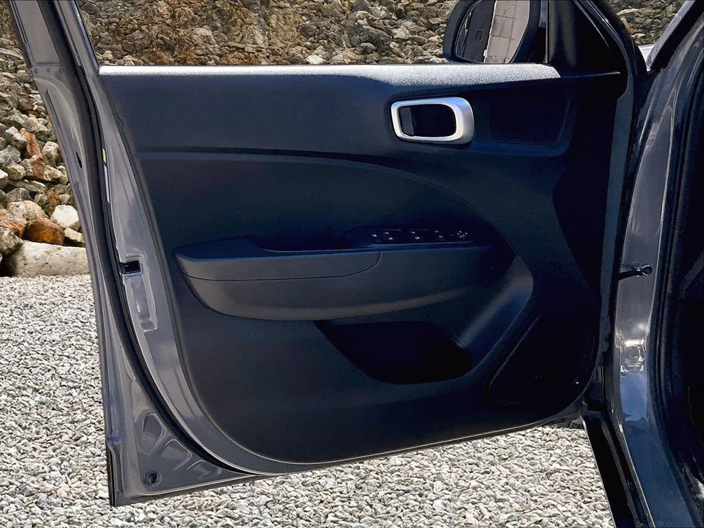 Used 2020 Hyundai Venue SEL image 20