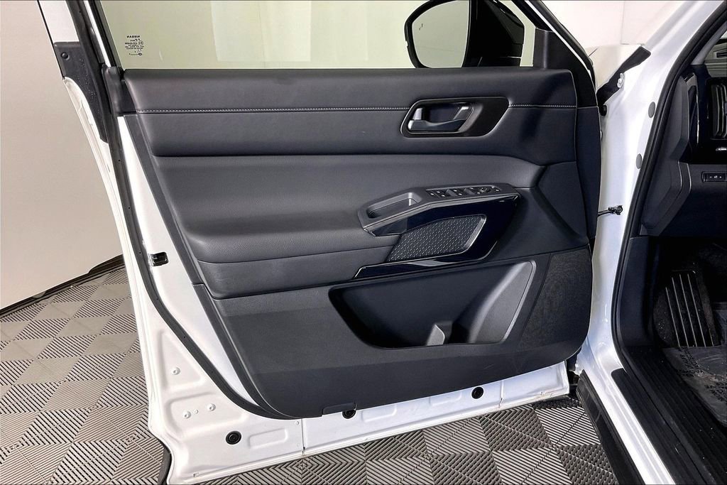 Certified 2025 Nissan Pathfinder S AWD/4WD image 22