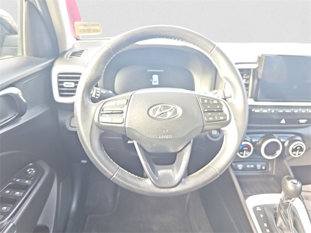 Used 2023 Hyundai Venue Limited image 12