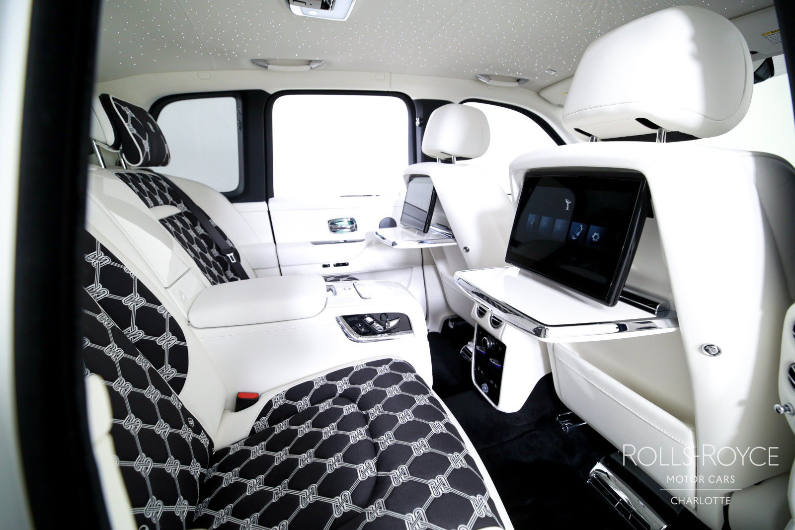 Used 2026 Rolls-Royce Cullinan AWD/4WD image 31