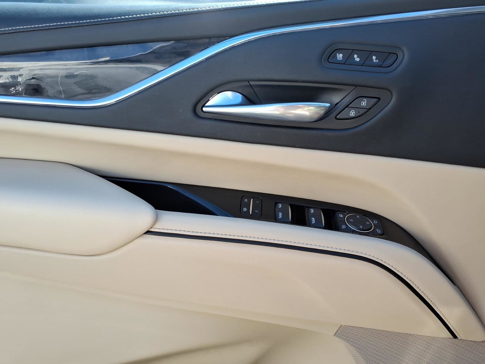 Used 2021 Cadillac Escalade ESV Premium Luxury w/ Performance Package image 13