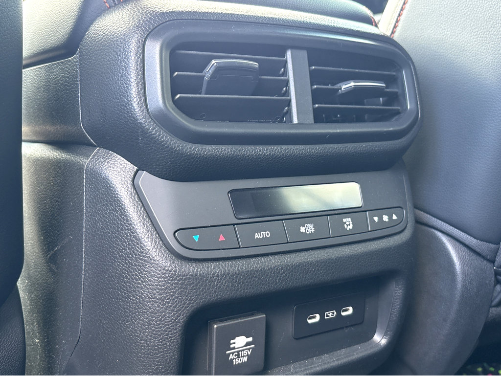 Used 2025 Honda Pilot TrailSport image 24