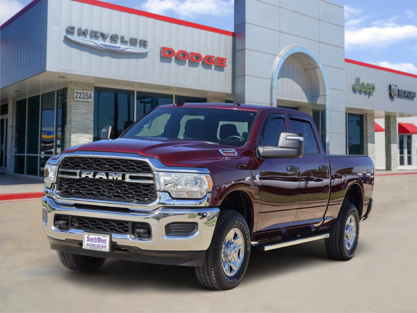 Used 2024 RAM 2500 Tradesman w/ Chrome Appearance Group AWD/4WD image 2