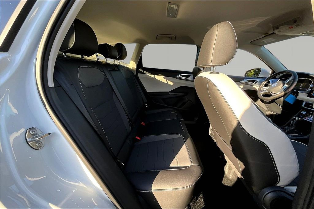 New 2026 Volkswagen Taos SE image 22