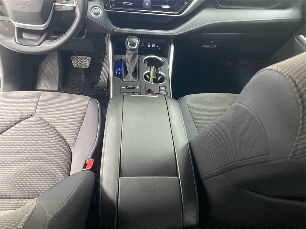 Used 2024 Toyota Highlander LE image 11