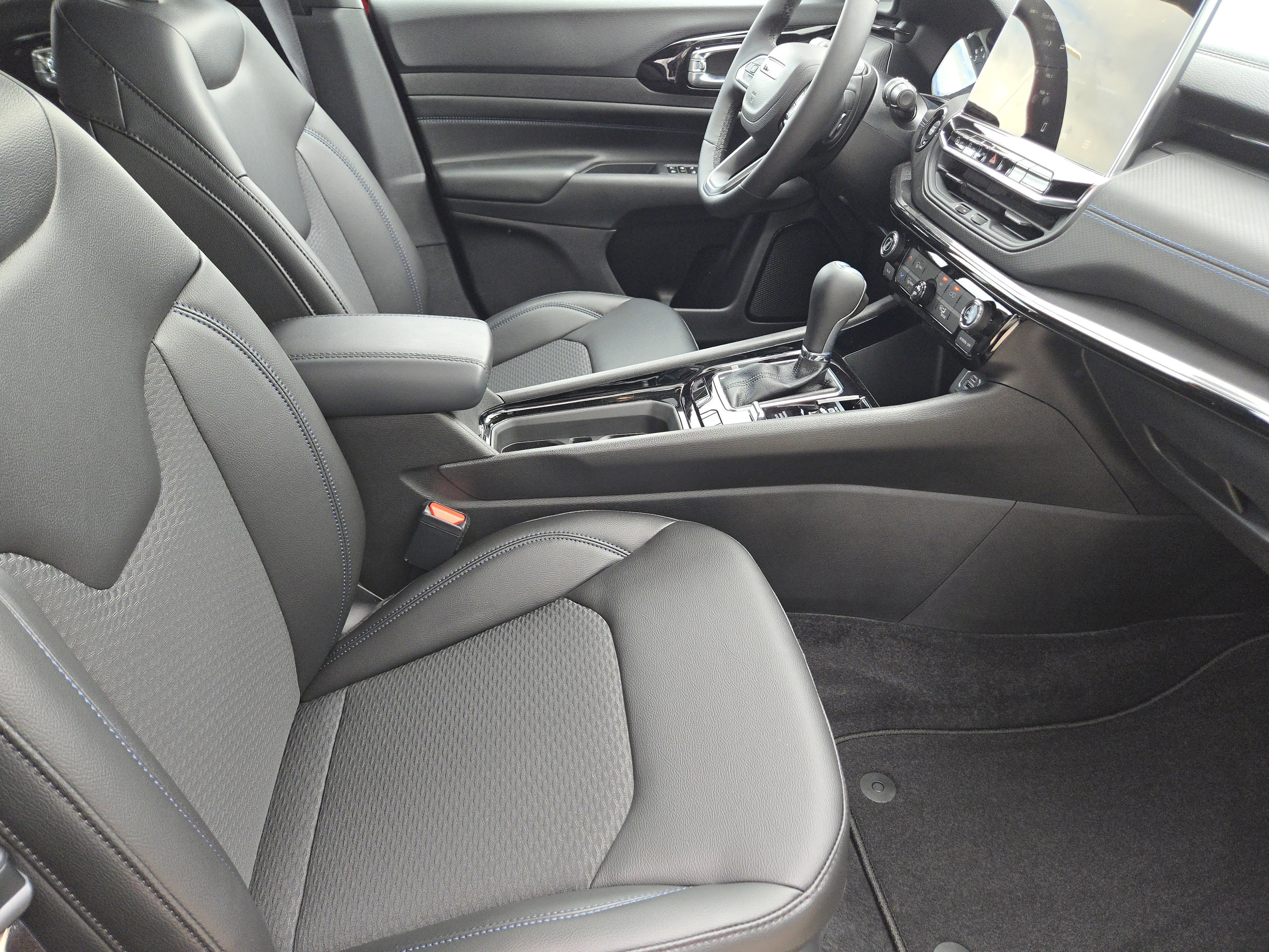 New 2026 Jeep Compass Latitude AWD/4WD image 11