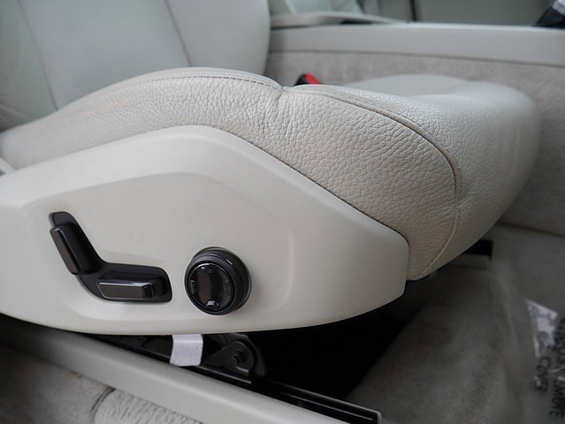 Used 2016 Volvo XC90 T6 Momentum w/ Momentum Plus Package image 57