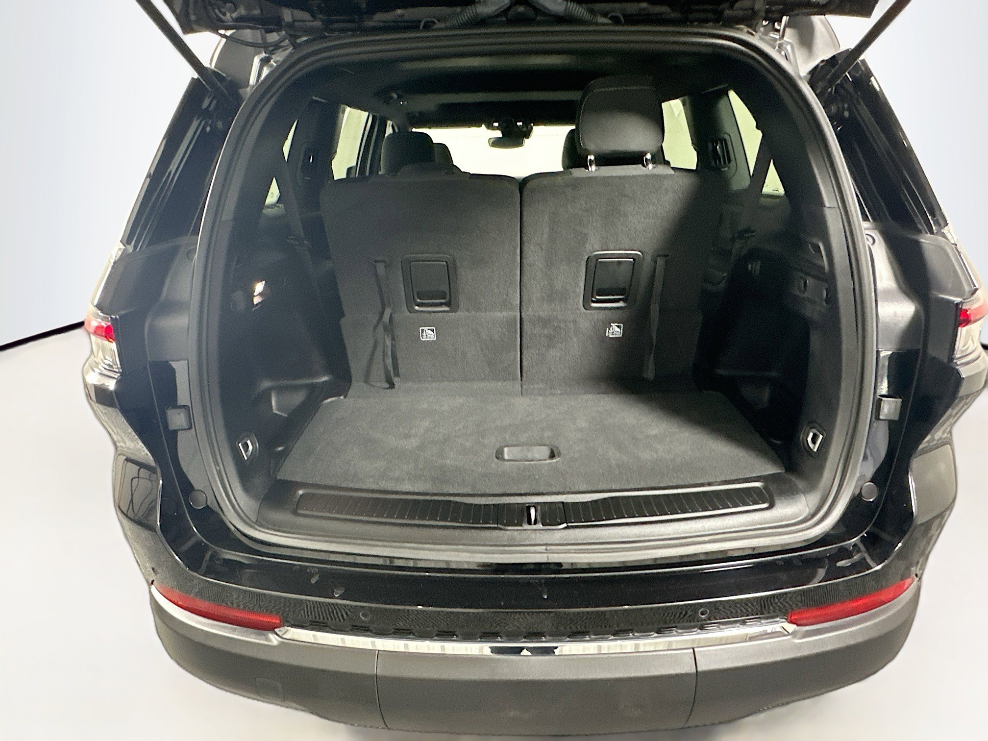 Used 2025 Jeep Grand Cherokee L Laredo image 32