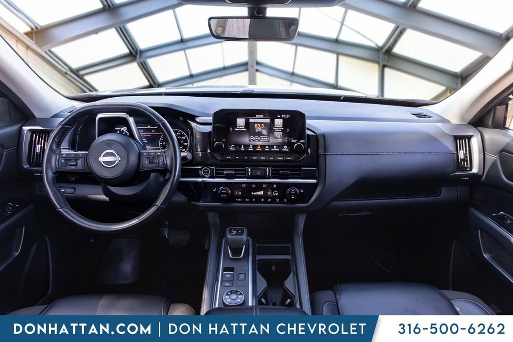 Used 2023 Nissan Pathfinder SL AWD/4WD image 4