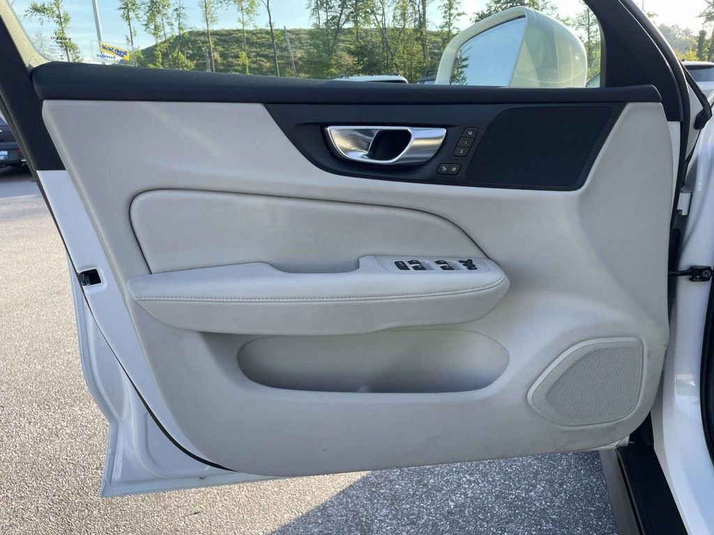 Used 2025 Volvo V60 B5 Cross Country Plus AWD/4WD image 5