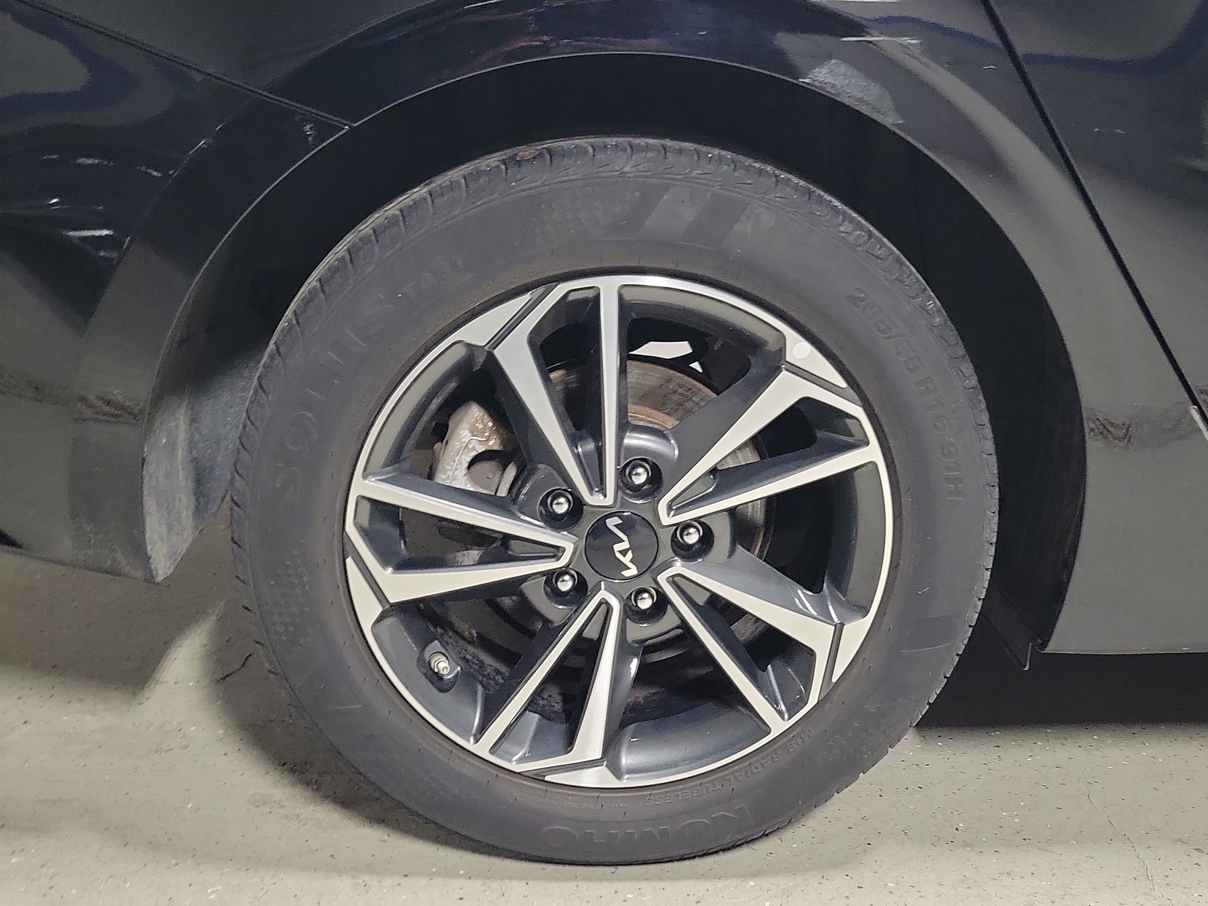 Used 2023 Kia Forte LXS image 6