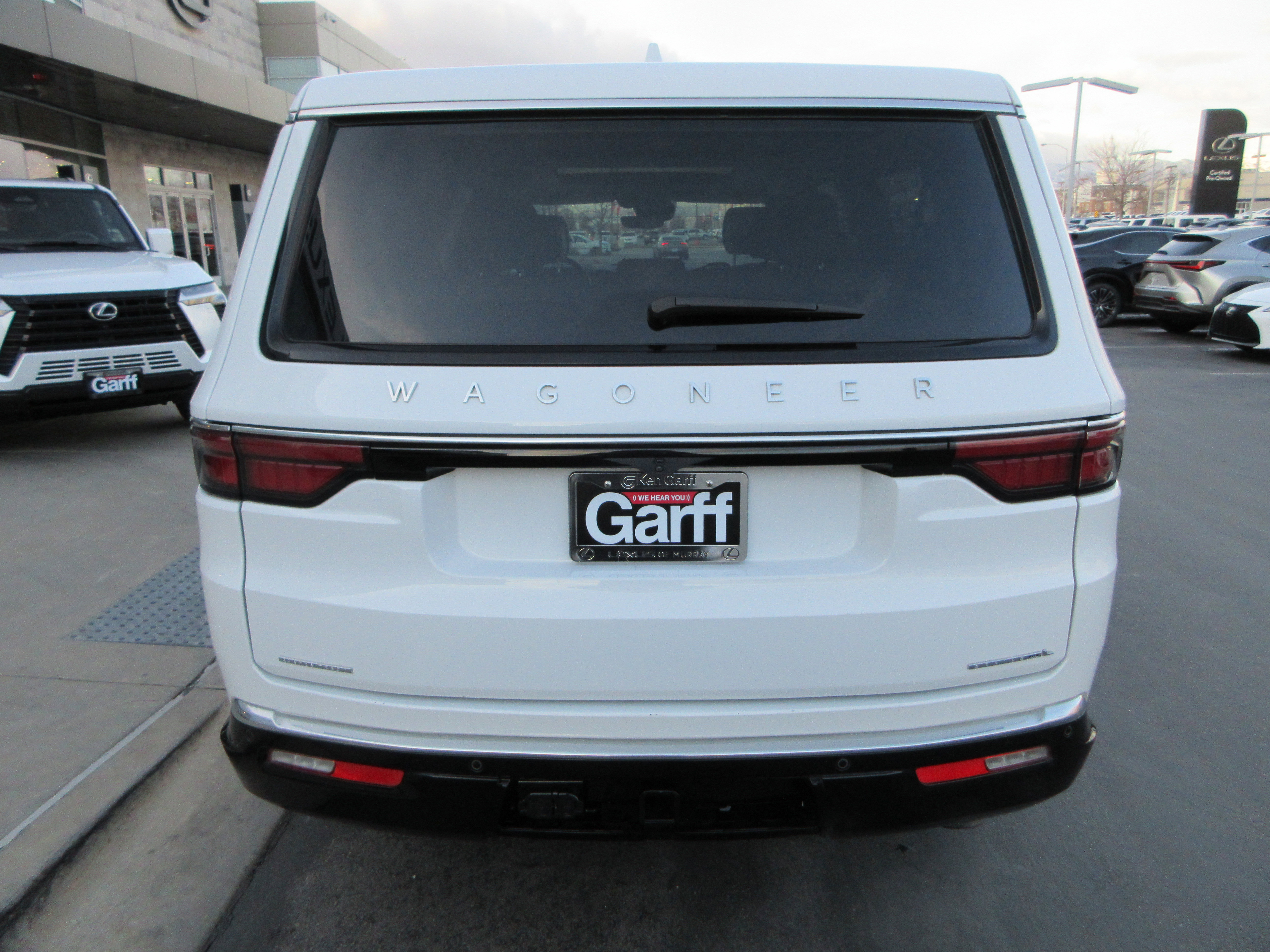 Used 2023 Jeep Wagoneer L Series III w/ Premium Group I image 8