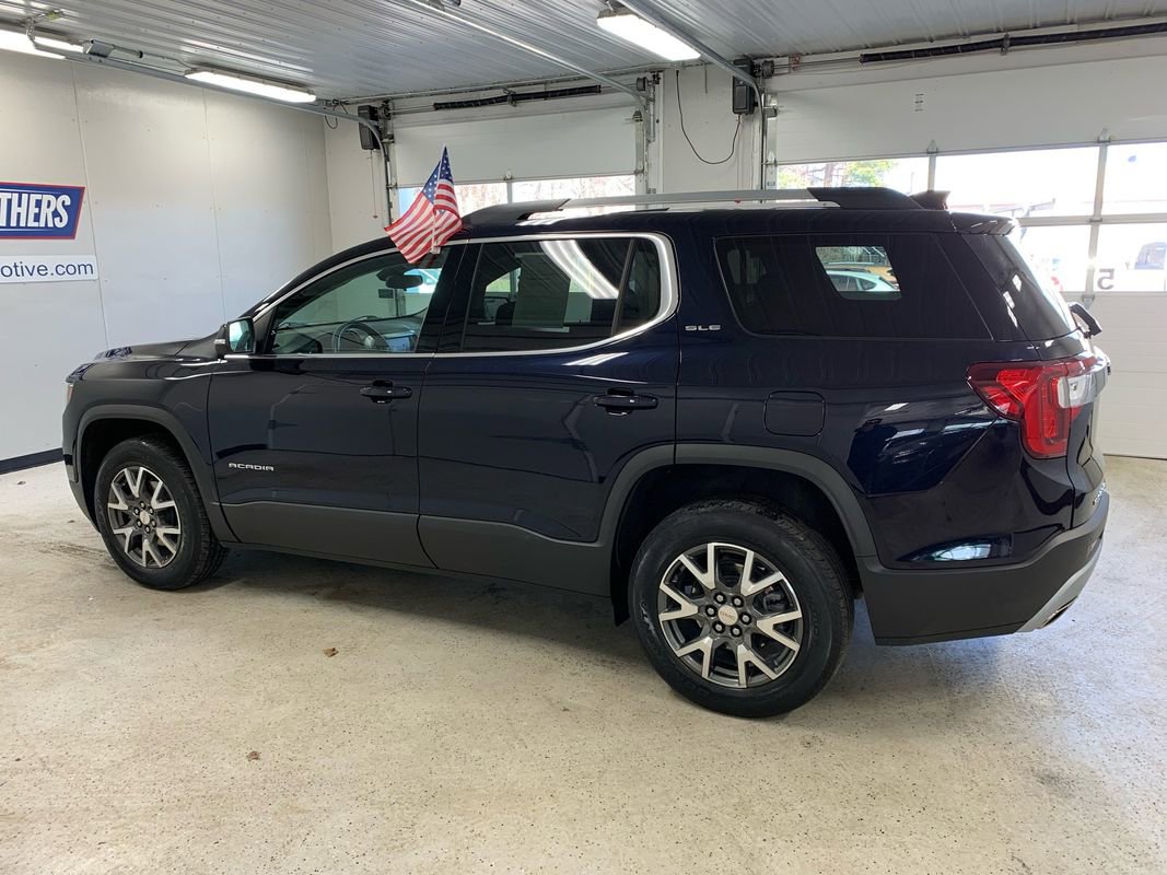 Used 2022 GMC Acadia SLE w/ Driver Convenience Package image 3
