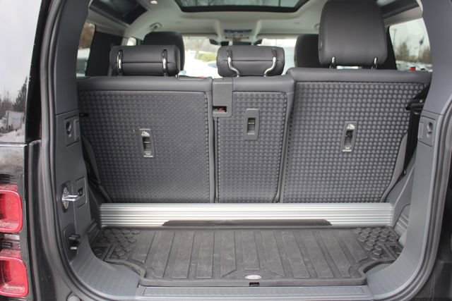 Used 2023 Land Rover Defender 90 X-Dynamic SE image 24