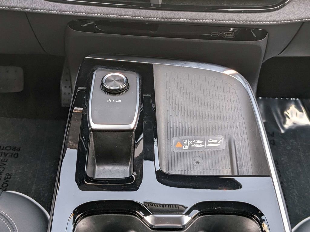 Used 2025 Buick Enclave Preferred w/ Power Package FWD image 19