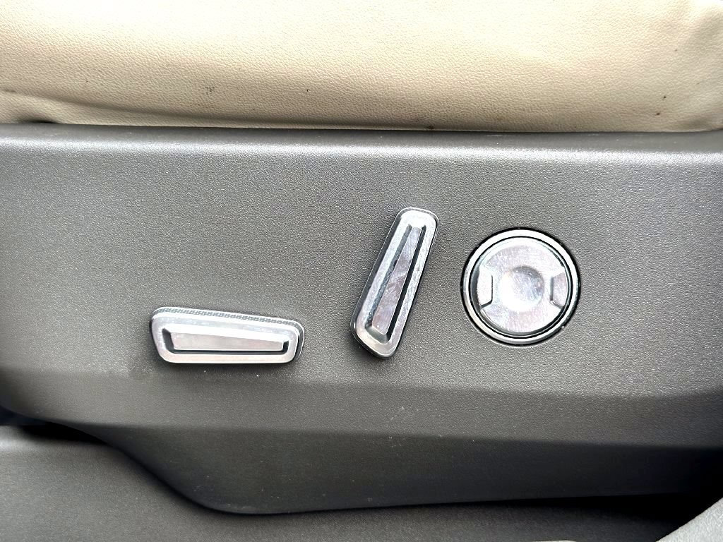 Used 2024 Lincoln Nautilus Premier AWD/4WD image 13