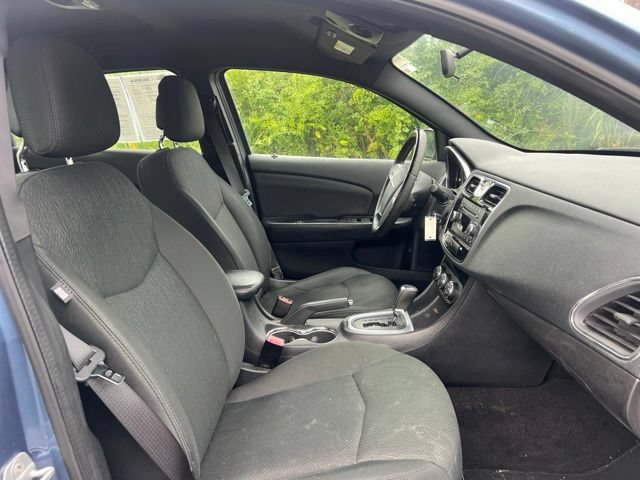 Used 2011 Chrysler 200 Touring FWD image 10