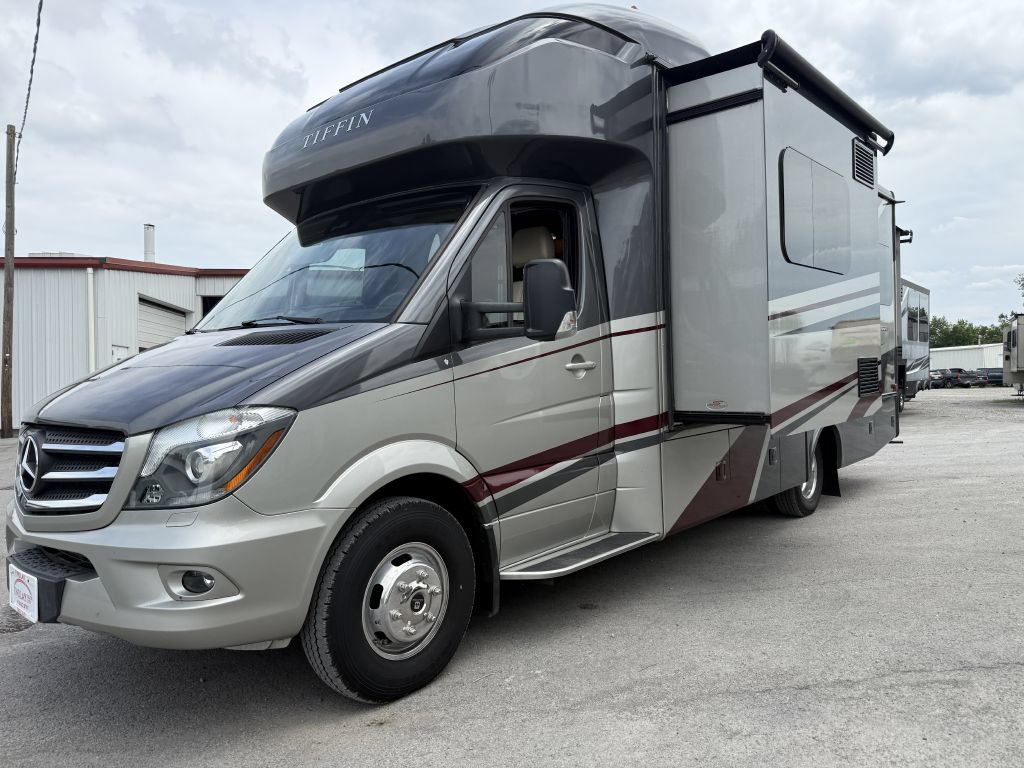 Used 2018 Mercedes-Benz Sprinter 3500 image 6