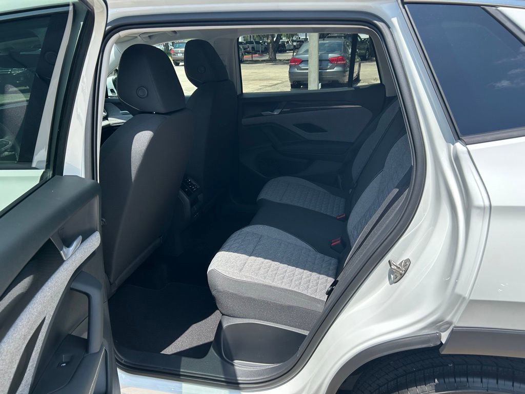 Used 2025 Volkswagen Tiguan S image 40