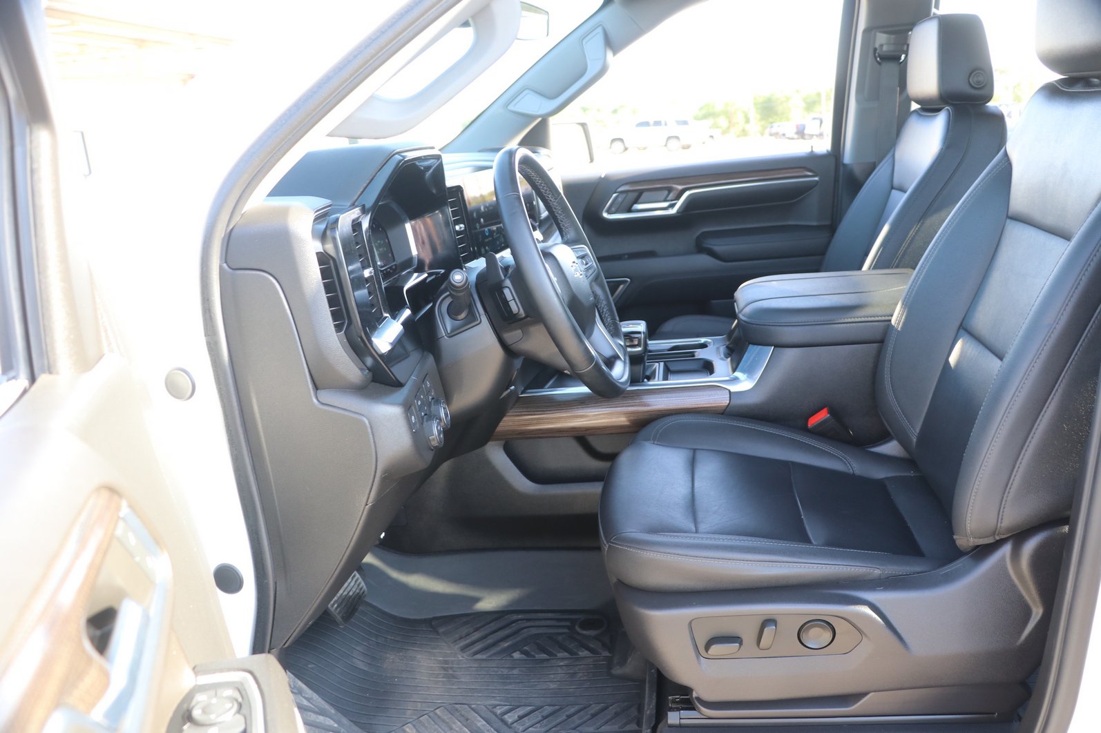 Used 2024 Chevrolet Silverado 1500 RST w/ Convenience Package II AWD/4WD image 13