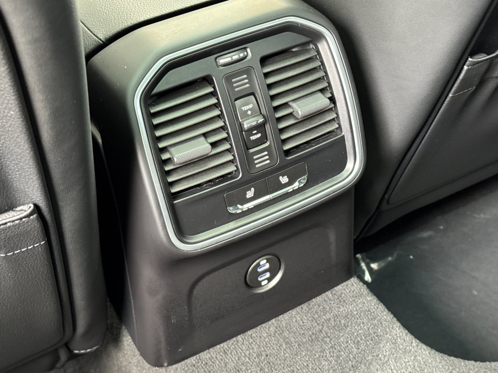 Certified 2026 Porsche Macan AWD/4WD image 15