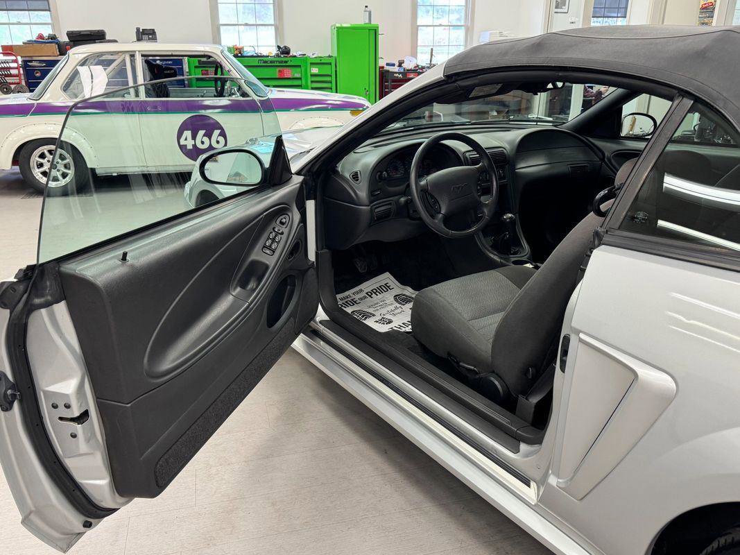 Used 2000 Ford Mustang GT RWD image 10