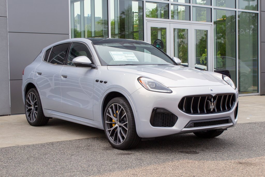 New 2025 Maserati Grecale GT image 3
