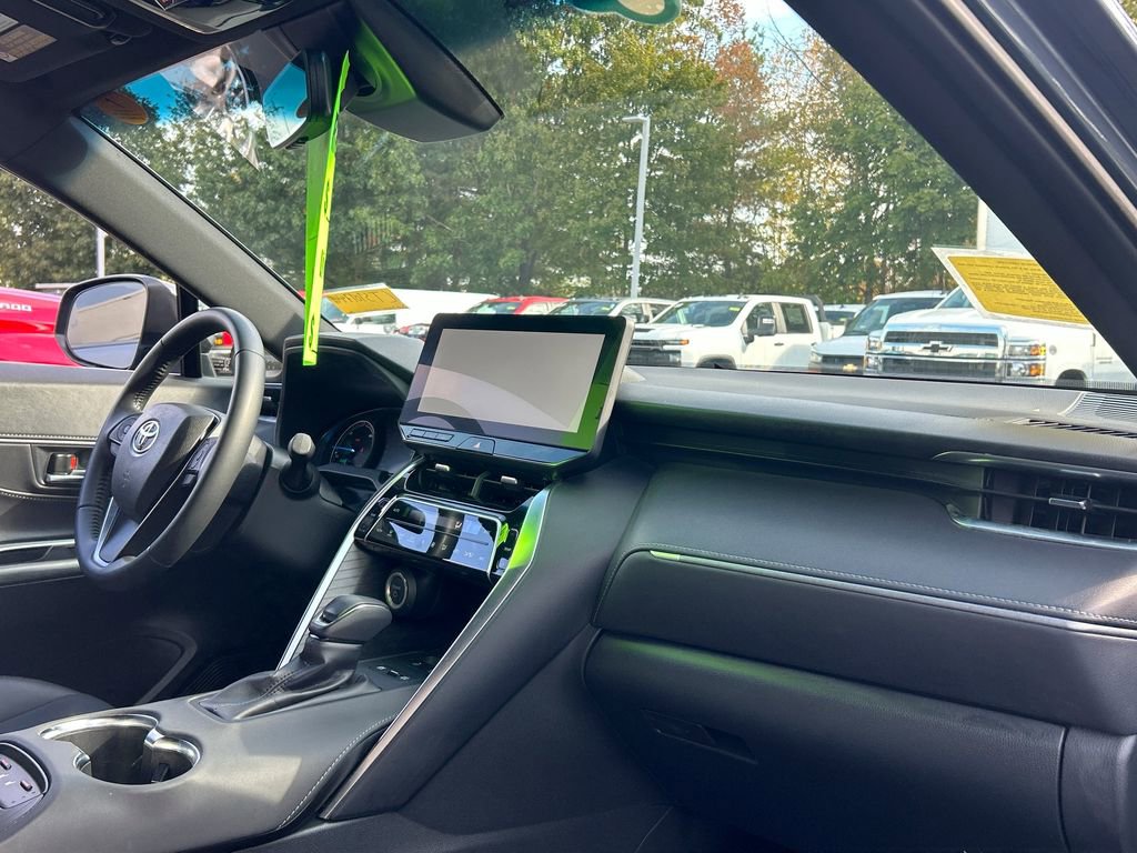 Used 2024 Toyota Venza XLE image 29