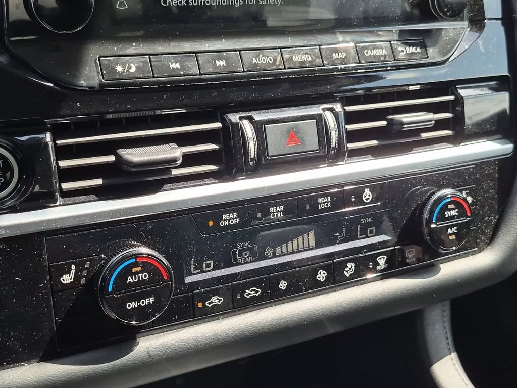 Used 2023 Nissan Pathfinder SL AWD/4WD image 21