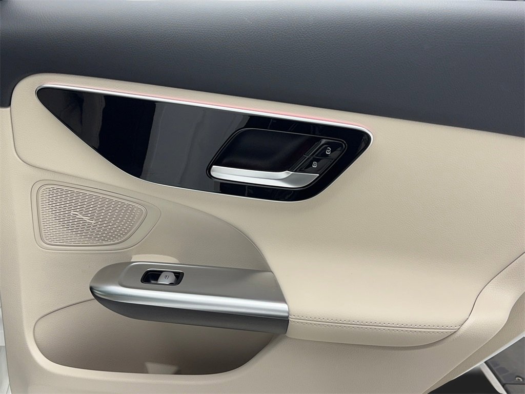 Used 2025 Mercedes-Benz C 300 Sedan image 54