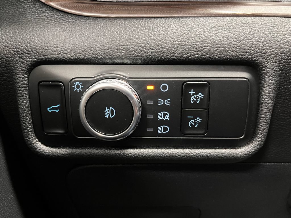 Used 2022 Ford Explorer Limited w/ Equipment Group 301A AWD/4WD image 37