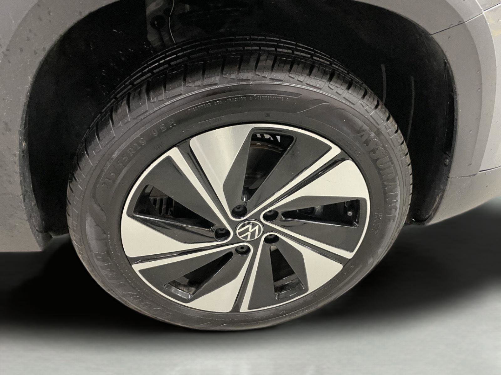 Used 2025 Volkswagen Taos SE image 10