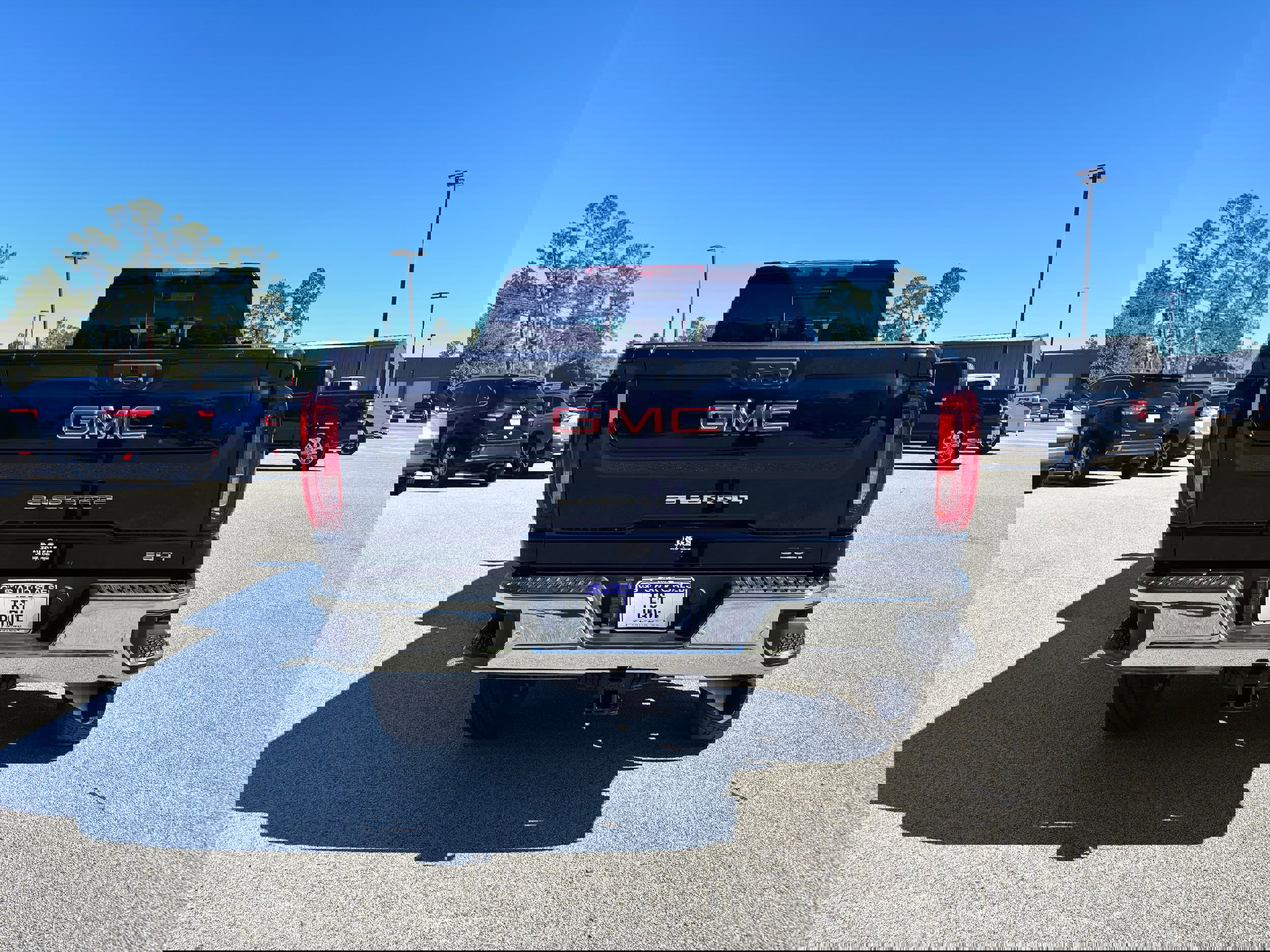 Used 2022 GMC Sierra 2500 SLT w/ SLT Premium Package image 6