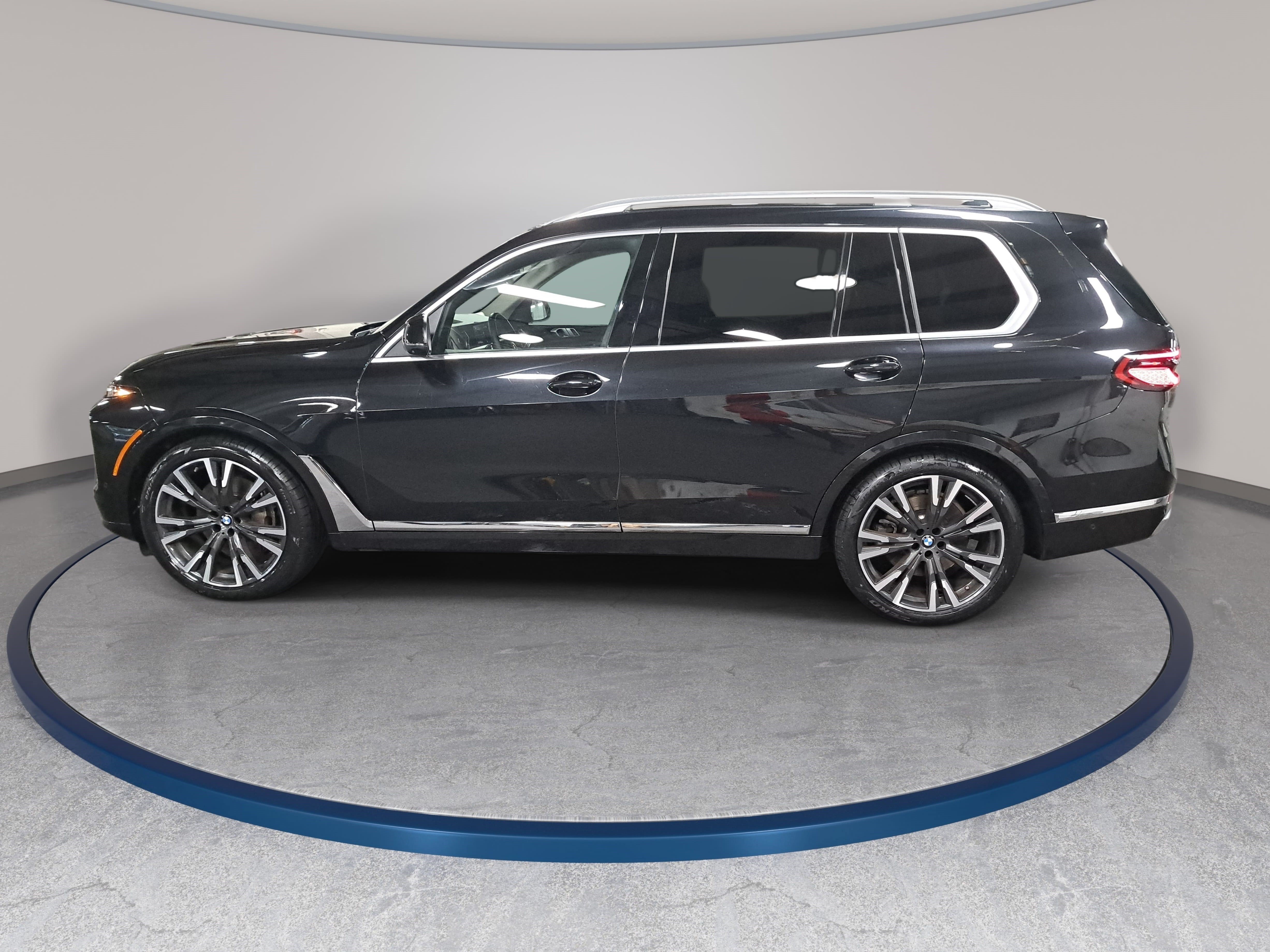Used 2025 BMW X7 xDrive40i w/ Premium Package AWD/4WD image 8