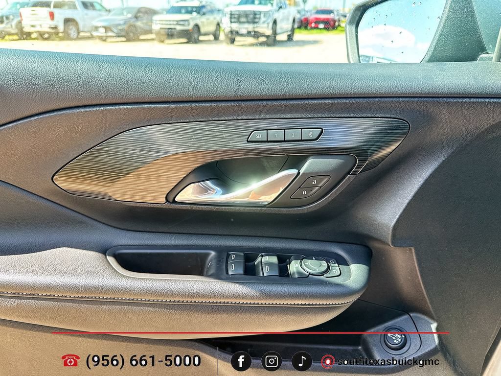 Used 2024 GMC Terrain SLT AWD/4WD image 10