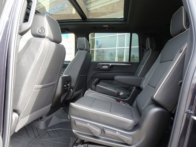 New 2026 Chevrolet Suburban Premier image 7